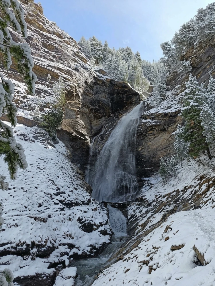 Cascada de Ardonés, la primera y más grande de las tres